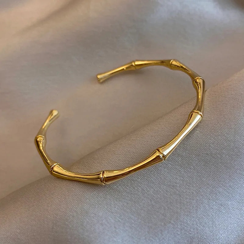 1pc Titanium Steel Gold Bracelet, Fashionable Classic Style, Stainless Steel Bracelet,Inlaid With Zircon,For Womens Daily Wear